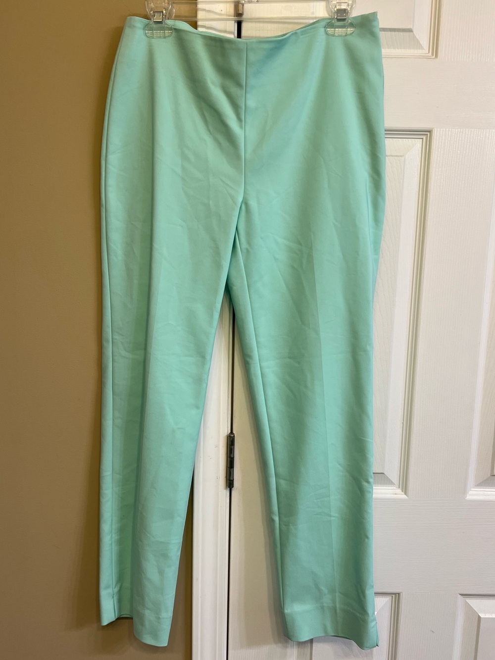 Ellen Tracy light robin’s egg blue, Tailored Pants w/side zip, EUC size 8